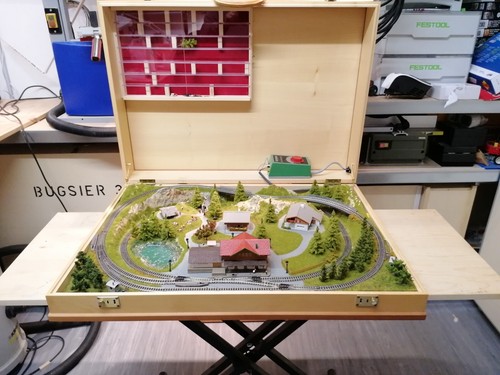 Eisenbahnkoffer aus holz mit - holz,