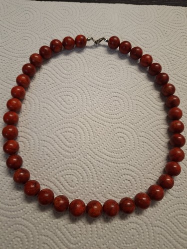 Rote korallenkette mit - rote,
