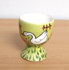 Eierbecher auf Fuß Gans Ente  auf der Wiese Keramik