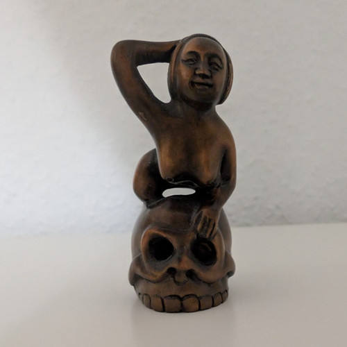 Netsuke frau sitzend auf - sitzend,
