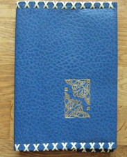 DDR Leder-Buchhülle mit Lesezeichen - Gr. 18x25cm - Blau