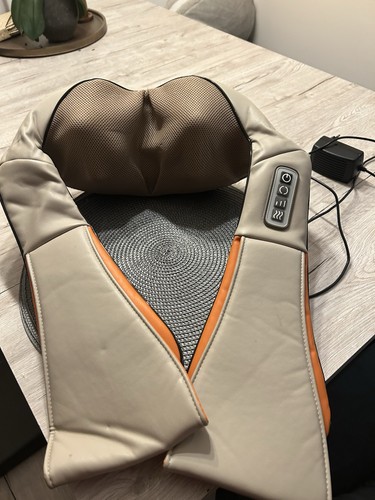 Nackenmassagegerät mit