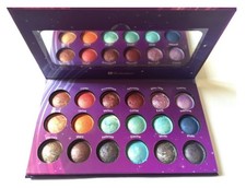 BH Cosmetics Galaxy Chic 18