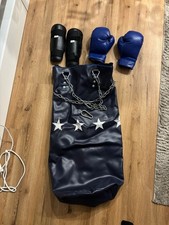 Boxsack-  Inklusive Zubehör  - Handschuhe - Schoner -