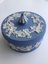 Wedgwood  Deckeldose Bonboniere Jasperware, blauweiß -  12 cm Durchmesser