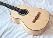 Konzertgitarre vollmassiv