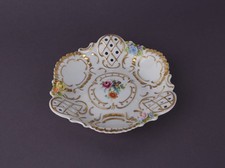 Sandizell kleine Porzellan Prunkschale mit plastischen Rosen