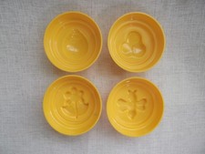 4 Puddingschalen / Puddingformen mit herausnehmbaren Motiv Boden aus DDR Zeit