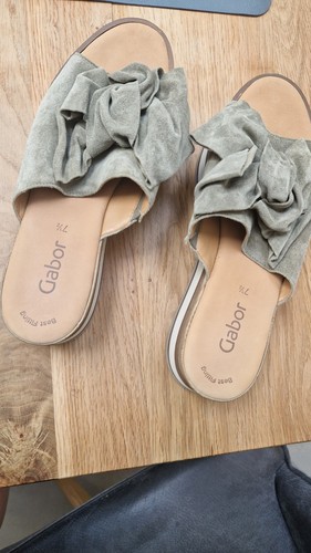 Süsse ungetragene sandalen - ungetragene,