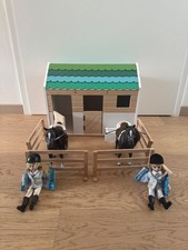 Pferdestall-Spielset aus Holz mit Zubehör – Top Zustand!
