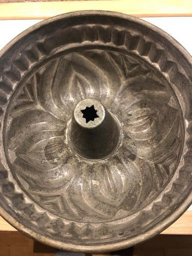 Antiker guglhupf aus kupfer - antiker,