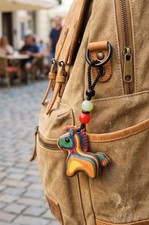 Anhänger aus regenbogen holz - anhänger,