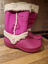 Pinkfarbene Crocs