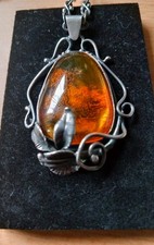 Bernsteinanhänger mit großem