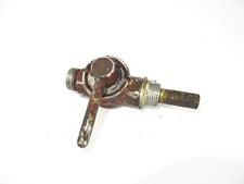 Kraftstoffhahn für Kraftstofftank vom Güldner 3LKN Motor vom Fahr D133 N Traktor