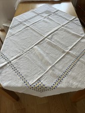 Antik Bauernleinen Tischdecke, schwer, Stickerei. 140 mal 130 guter Zustand