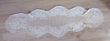 längliches ovales Spitzendeckchen aus Omas Nachlass, ca. 1,02m x 32 cm