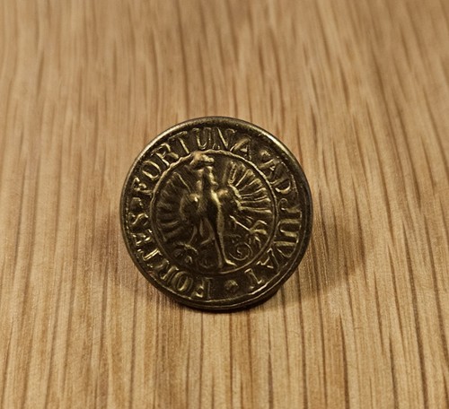 Sehr alter knopf - sehr,