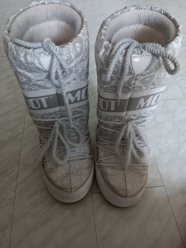 Moon boot - moon,