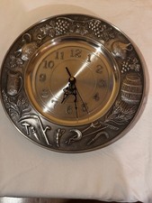 Schöne Wanduhr aus Zinn