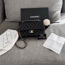 schwarze CHANEL Timeless Flap