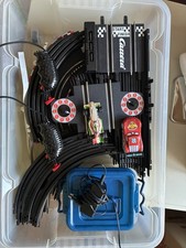 Carrera Bahn Mit Zwei Autos Und Vielen Teilen