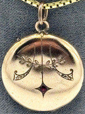 Antiker Anhänger Foto