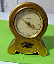 101OT - Kleine Tischuhr - DOMINO - teilweise Funktion - vermutlich sehr alt -