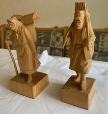 Holzschnitzereien Bauer und Bäuerin