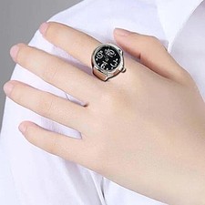 Modische Ringuhr in Herzform