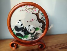 Seidenstickerei Panda und
