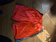 Herren Orangene Kurze Hose