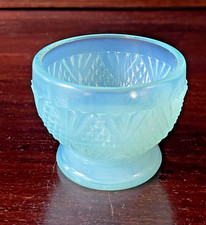 Opaline pressglas salzstreuer - pressglas,