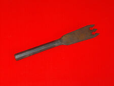 altes antikes Werkzeug Fitscheneisen Türbandeisen Freimaurer Symbol D.R.P. 