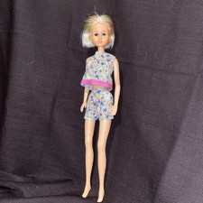 Puppe Wie Barbie 1980 Mit Wimpern Und Vintage Outfit Mit Blumen Bekleidung Top