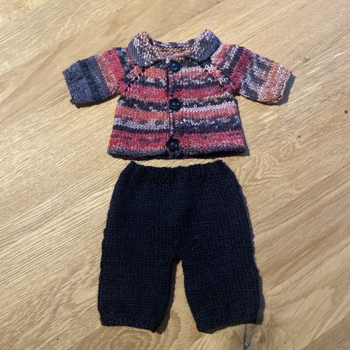 Handgestrickte kleidung - handgestrickte,
