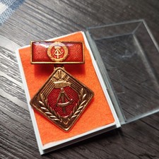 Auszeichnung, Orden "Aktivist der Sozialistischen Arbeit",  vintage, DDR