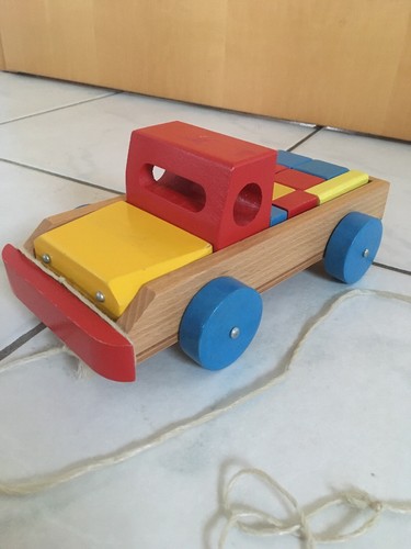 Auto aus holz mit - holz, bauklötzen