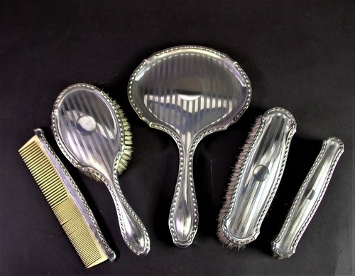 Elegantes reichaltiges - -,