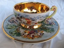Prunktasse Tasse & Untertasse Capodimonte Liebespaar Putten handbemalt Gold