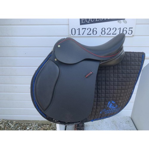 Schwarze mit roter paspel - 15,