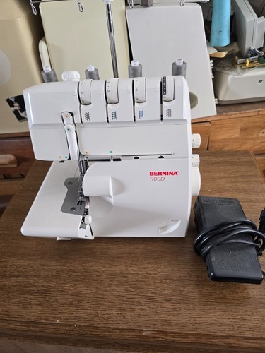 Bernina 1100 overlock - ,