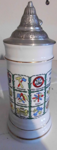 Zunftkrug aus porzellan mit - porzellan,