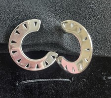 Schöne Ohrringe silberfarbig