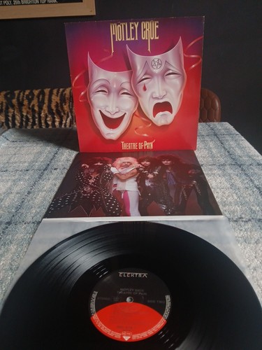 Motley crue theatre pain - motley,