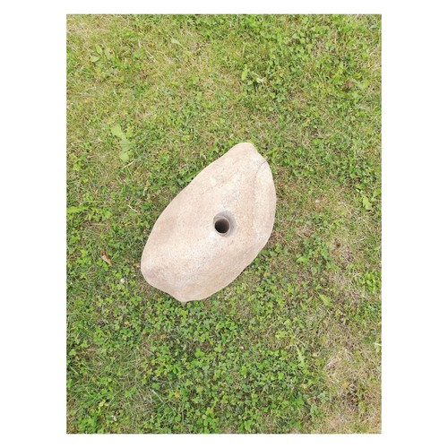Granit quellstein mit - mit, bohrung