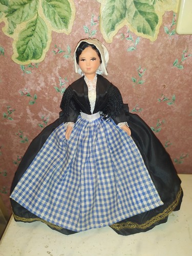 Alte puppe petit collin - petit, frau