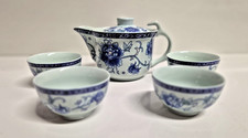 Elegantes chinesisches Teeset aus Porzellan, blau weiß, im Geschenk Karton