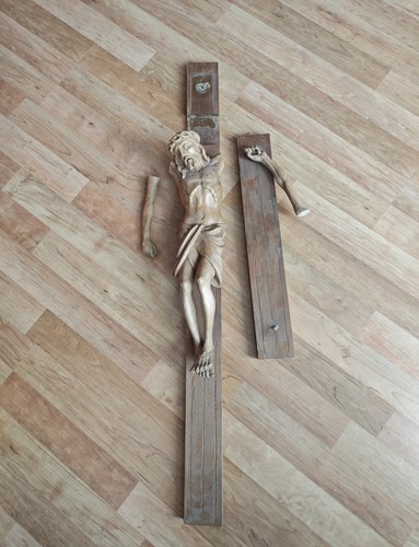 Grosses holzkreuz mit - grosses, christus