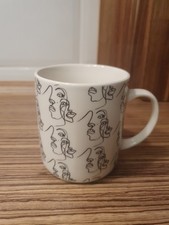 Weisser Keramik Kaffeebecher mit Schwarzen Fineline Gesichter wie neu